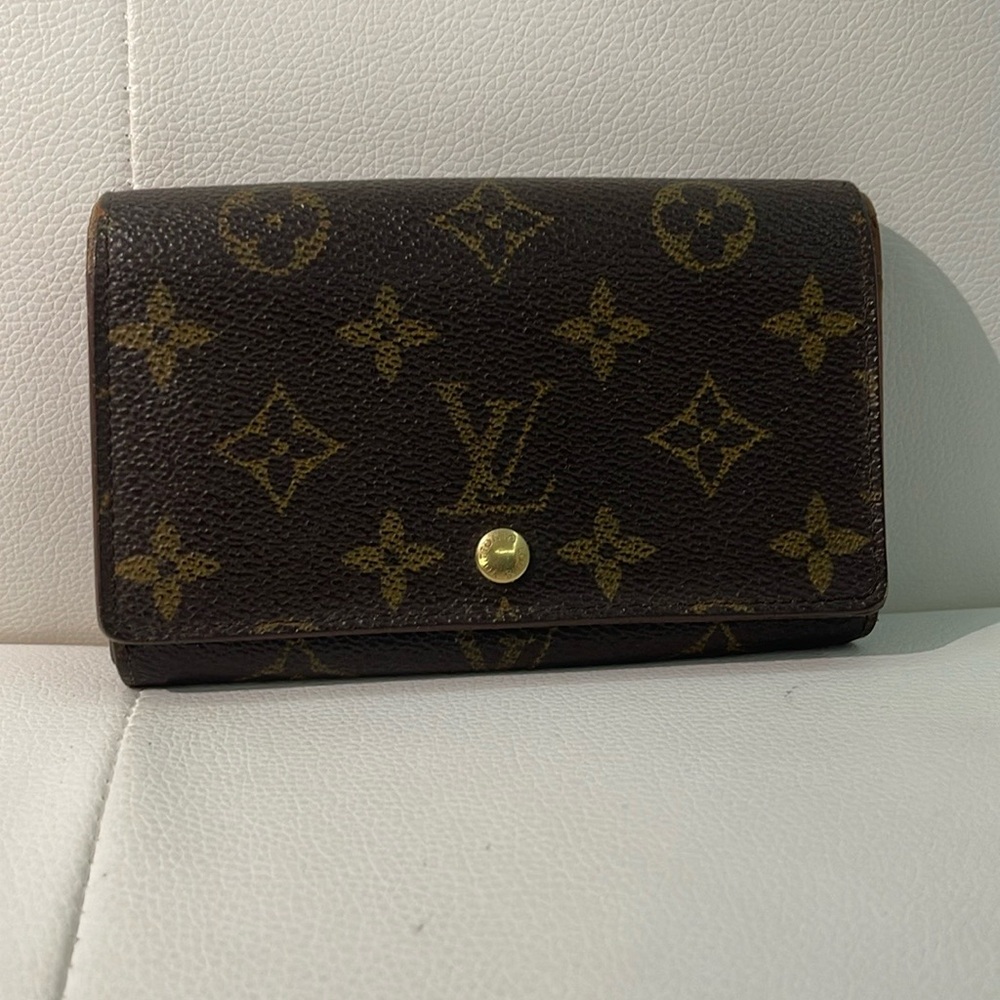 Authentic Louis Vuitton Monogram Bifold Zippy Wallet